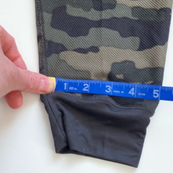 Men's Go Buck Naked Base Layer Pattern Pants
Item 81304 Camouflage 2XL x 30” - Picture 7 of 10